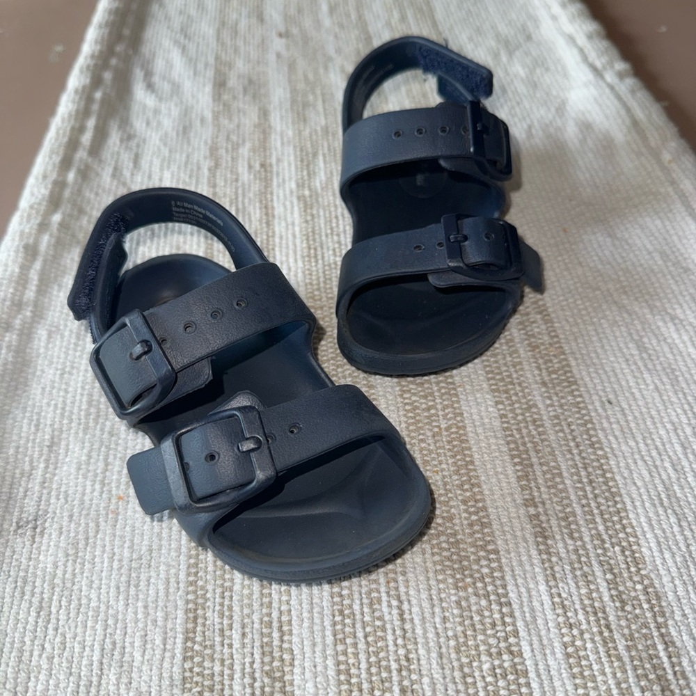 Cat & jack size 6 toddler sandals
